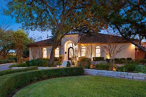 Chic & Secluded 4 BDR in Desirable Tarrytown!