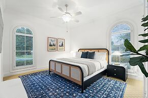 Chic & Secluded 4 BDR in Desirable Tarrytown!