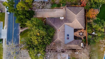 Chic & Secluded 4 BDR in Desirable Tarrytown!