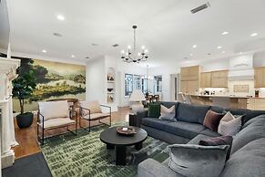 Chic & Secluded 4 BDR in Desirable Tarrytown!