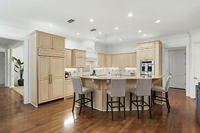 Chic & Secluded 4 BDR in Desirable Tarrytown!