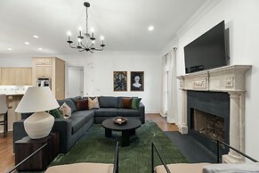 Chic & Secluded 4 BDR in Desirable Tarrytown!