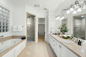 Chic & Secluded 4 BDR in Desirable Tarrytown!