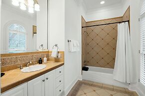 Chic & Secluded 4 BDR in Desirable Tarrytown!