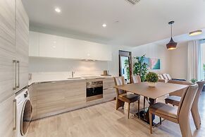 Condo Close to the Beach With Rooftop Pool & Gym