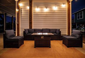 8 Bed 9 Bath Private Pool Grill Walk to Beach