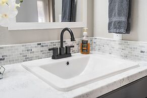 Adorable Fall Creek Condo - 10 Min to Table Rock!