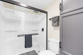 Adorable Fall Creek Condo - 10 Min to Table Rock!