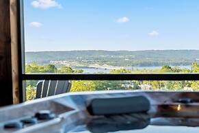 A Birds Eye Bridge View - 5 BDR w/ Private Hot Tub