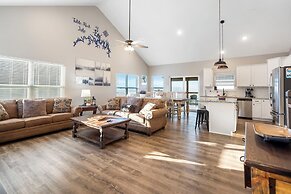 A Birds Eye Bridge View - 5 BDR w/ Private Hot Tub