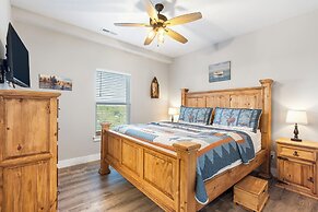 A Birds Eye Bridge View - 5 BDR w/ Private Hot Tub