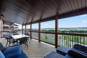 A Birds Eye Bridge View - 5 BDR w/ Private Hot Tub