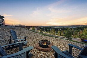 A Birds Eye Bridge View - 5 BDR w/ Private Hot Tub