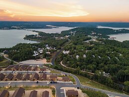 A Birds Eye Bridge View - 5 BDR w/ Private Hot Tub