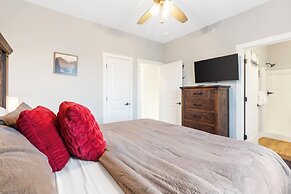 A Birds Eye Bridge View - 5 BDR w/ Private Hot Tub