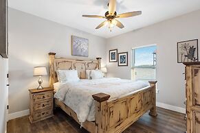 A Birds Eye Bridge View - 5 BDR w/ Private Hot Tub
