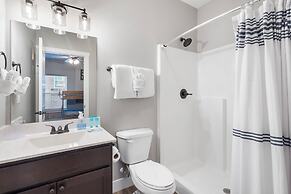 A Birds Eye Bridge View - 5 BDR w/ Private Hot Tub