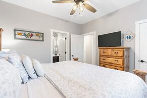 A Birds Eye Bridge View - 5 BDR w/ Private Hot Tub