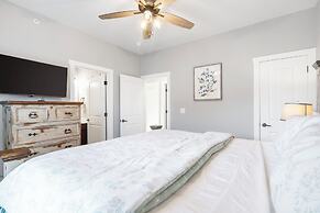 A Birds Eye Bridge View - 5 BDR w/ Private Hot Tub