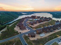 A Birds Eye Bridge View - 5 BDR w/ Private Hot Tub