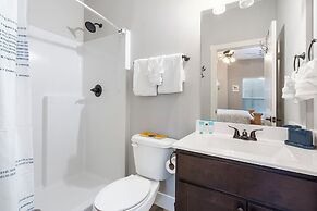 A Birds Eye Bridge View - 5 BDR w/ Private Hot Tub