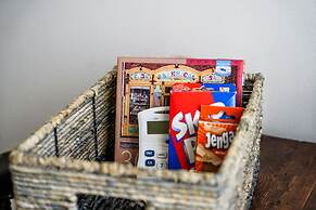 The Hideaway at Hayloft Lodge Chic & Unique Stay