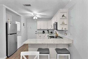 Hilton Head Hangout 2 BDR Resort Condo by Beach!