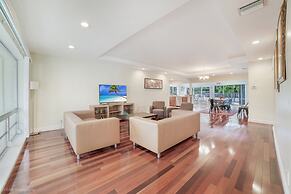 Unique Luxurious House Bright and Airy 4 BDR