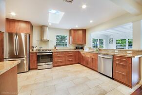 Unique Luxurious House Bright and Airy 4 BDR