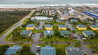 Coastal Clipper Charming 2 Bdr, Walk to Beach!