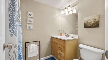 Coastal Clipper Charming 2 Bdr, Walk to Beach!