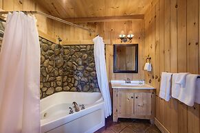 Little Cub Retreat - Private Hot Tub & Indoor Pool
