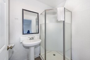 Little Cub Retreat - Private Hot Tub & Indoor Pool