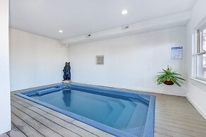 Little Cub Retreat - Private Hot Tub & Indoor Pool