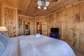 Little Cub Retreat - Private Hot Tub & Indoor Pool