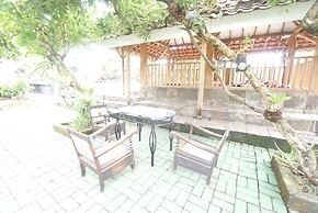 SPOT ON 93612 Kencana Homestay Syariah Near Masjid AL-BAROKAH Kanyuran