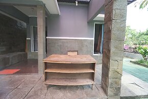 SPOT ON 93612 Kencana Homestay Syariah Near Masjid AL-BAROKAH Kanyuran