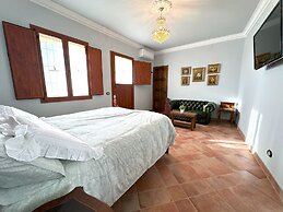 Masia Can Viver - Olive oil tourism B&B