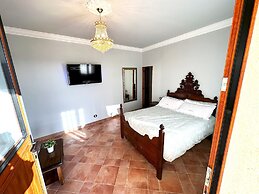 Masia Can Viver - Olive oil tourism B&B