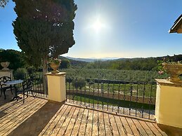 Masia Can Viver - Olive oil tourism B&B