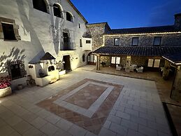 Masia Can Viver - Olive oil tourism B&B