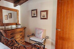 Masia Can Viver - Olive oil tourism B&B