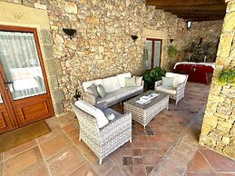 Masia Can Viver - Olive oil tourism B&B