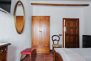 Masia Can Viver - Olive oil tourism B&B