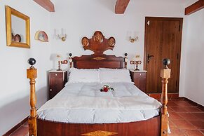 Masia Can Viver - Olive oil tourism B&B