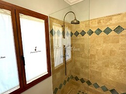 Masia Can Viver - Olive oil tourism B&B