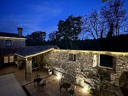 Masia Can Viver - Olive oil tourism B&B