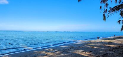 Phoenix Beach Apartments sea view