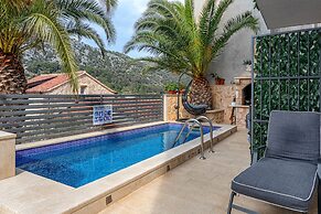 Villa Capitis in the Centre with deluxe pool