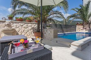 Villa Capitis in the Centre with deluxe pool